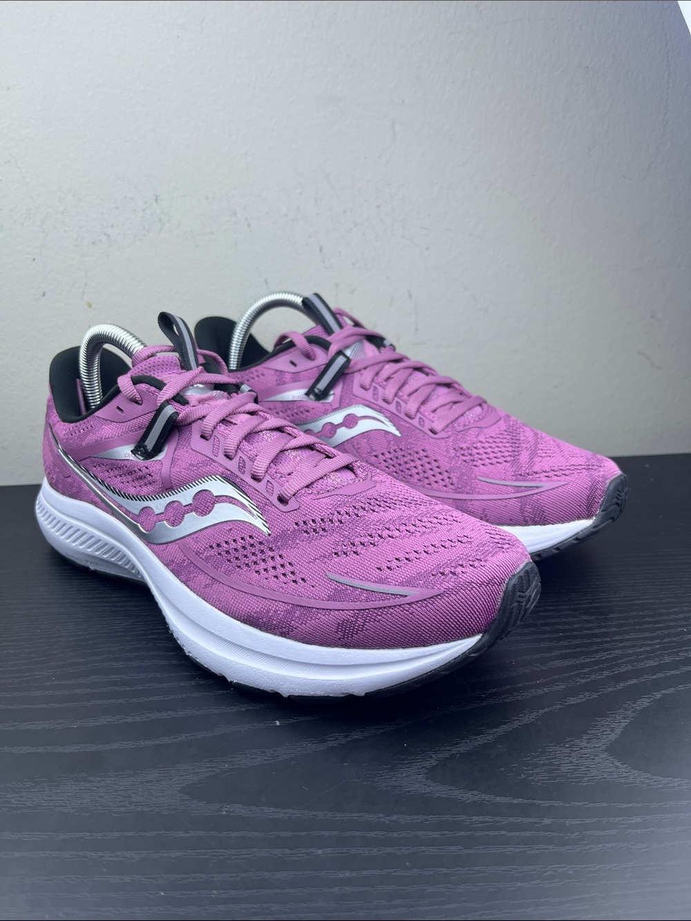 Saucony Omni 21 Women's Sz 9.5 Pink White Running Shoes New With‎ Box